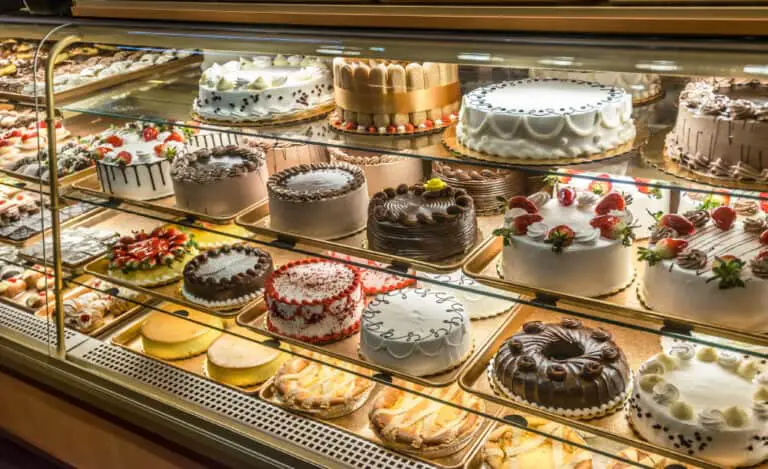 12 Grocery Stores Known To Have The Best Cakes Grocery Store Guide 